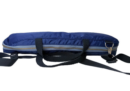 Tumši zila flautas soma