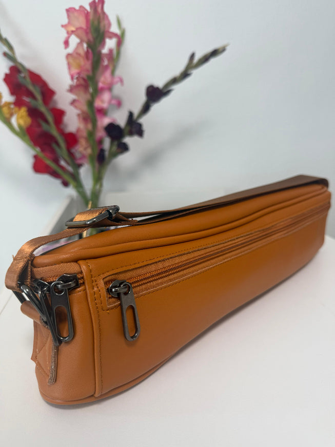 Luksusa klases brūna mākslīgās ādas flautas soma